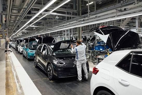 fabbrica produzione auto