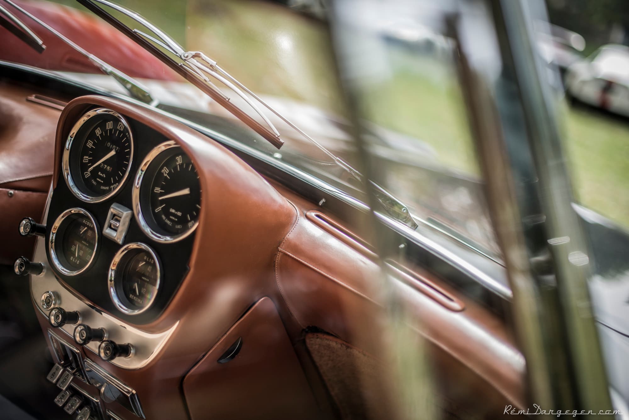Heritage. Interni cruscotto ed eleganza marrone