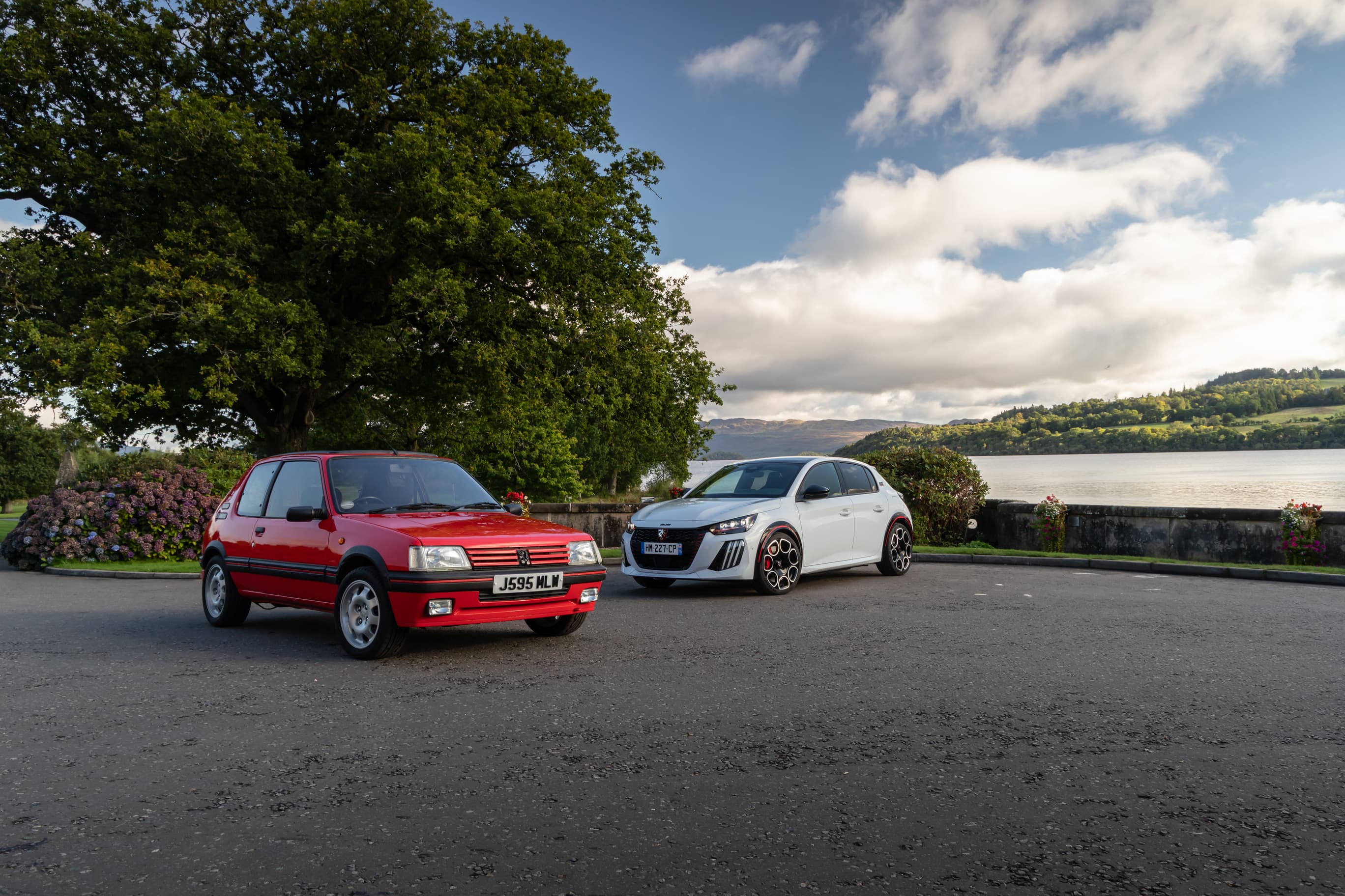Peugeot 205 GTI VS Peugeot E-208 GTi