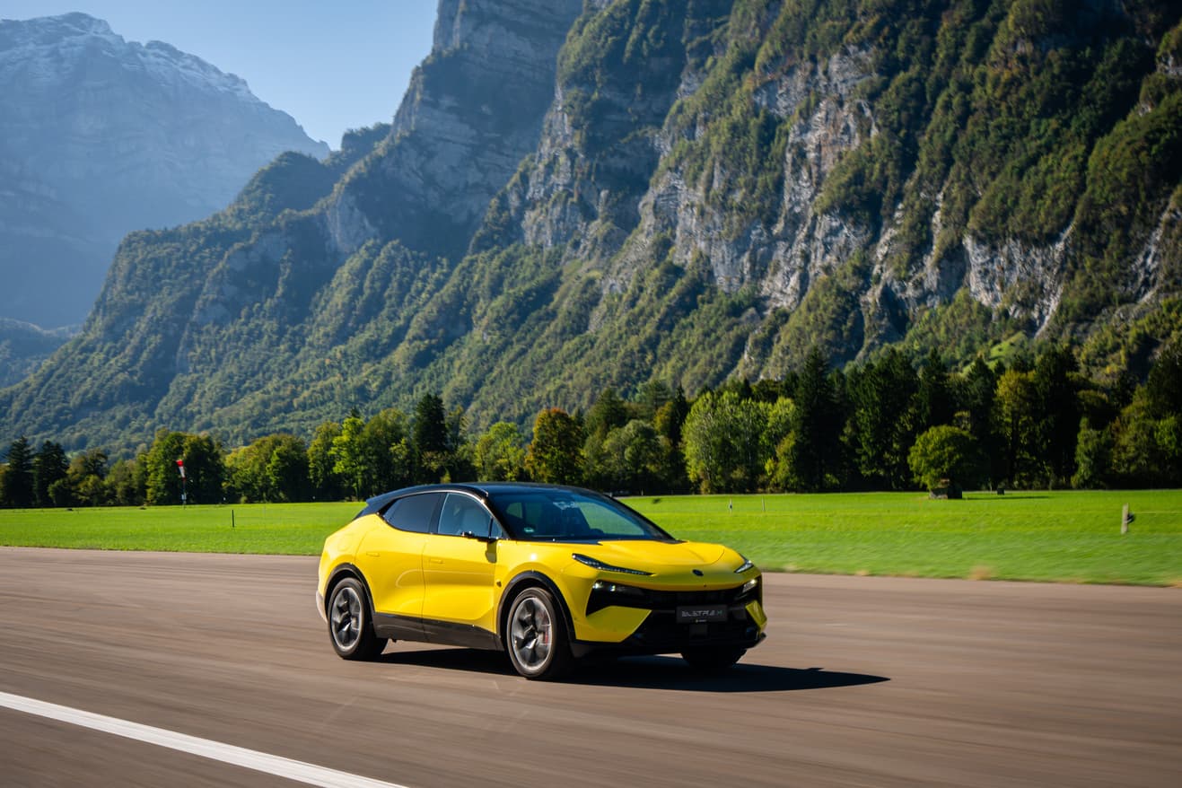 Lotus Eletre Hybrid
