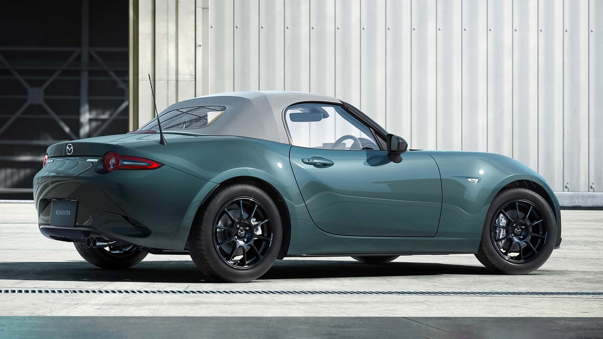 Mazda MX-5 Zinc Green posteriore